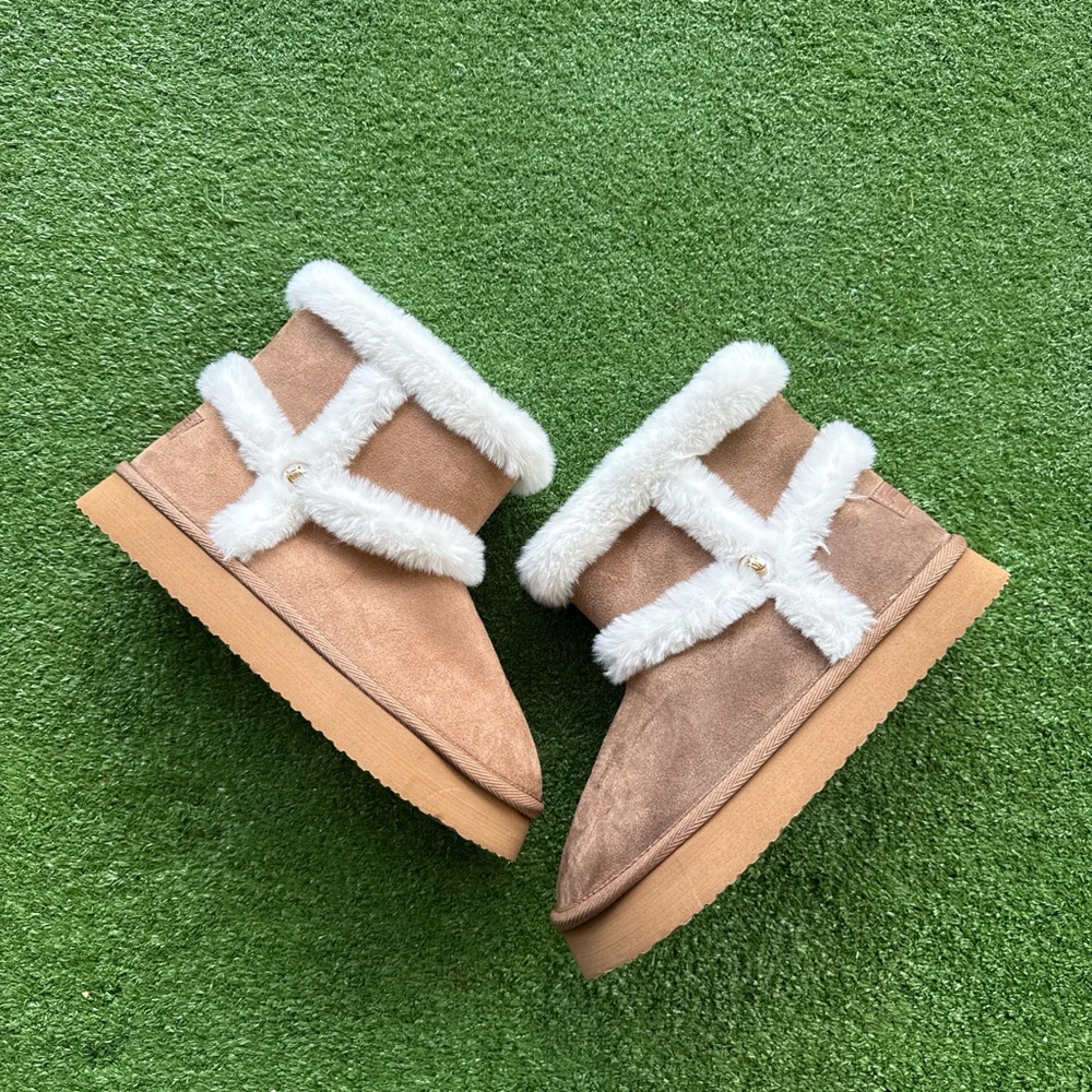 Juicy Couture Tan Ankle Boots with White Fur Trim
